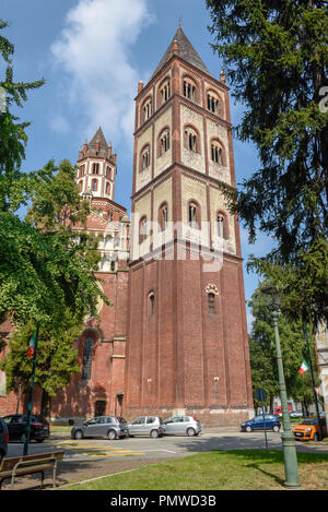 La Basilique de Sant'Andrea à Vercelli, qui a été construit entre 1219 et 1227. L'abbaye possède un style gothique, l'un des premiers en Italie, fusionné avec Lomb Banque D'Images