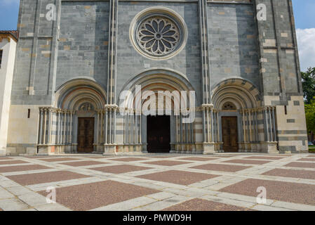 La Basilique de Sant'Andrea à Vercelli, qui a été construit entre 1219 et 1227. L'abbaye possède un style gothique, l'un des premiers en Italie, fusionné avec Lomb Banque D'Images