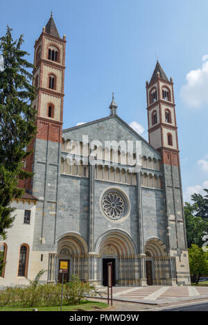 La Basilique de Sant'Andrea à Vercelli, qui a été construit entre 1219 et 1227. L'abbaye possède un style gothique, l'un des premiers en Italie, fusionné avec Lomb Banque D'Images