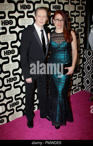 Steve Buscemi et épouse Jo Andres à HBO'S 2013 Golden Globes After Party. Tenue des arrivées à l'hôtel Beverly Hilton à Beverly Hills, CA, le 13 janvier 2013. Photo par : R.Anthony / PictureLux Banque D'Images