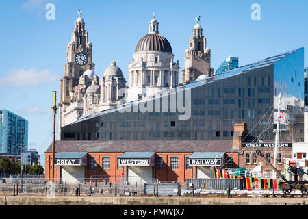 Canning Dock Liverpool Mann Island vieux fer Great Western contemporain moderne voix IPX Trois Grâces Cunard Royal Liver Building Port bâtiments Banque D'Images