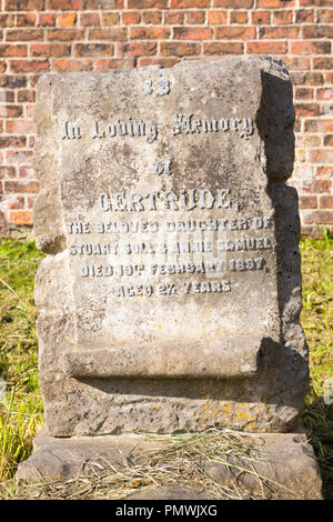 Deane Liverpool Road Cemetery Old Hebrew Congregation ouvert 1837 restauré 2012 Loterie Nationale tombe pierre tombale 21/2 ans Gertrude Samuel Banque D'Images