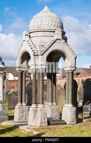 Deane Liverpool Road Cemetery Old Hebrew Congregation ouvert 1837 de nombreuses tombes célèbres restauré 2012 Loterie Nationale La Baronne Miriam de Menasco Banque D'Images