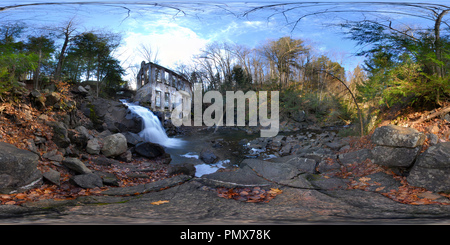 Vue panoramique à 360° de Carbure abandonnés moulin, Lac Meech (Québec)