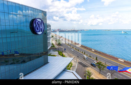 La ville de Cebu, Philippines - Le 25 août 2016 : Avis de SM Station Ville et la mer Banque D'Images
