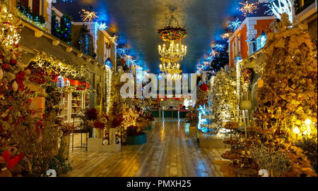 VETRALLA, ITALIE - septembre 19,2018 : vue sur le règne du père Noël avec des objets de Noël Banque D'Images