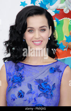 Katy Perry à la première de Columbia Pictures et Sony Pictures Animation's 'Les Schtroumpfs 2'. Tenue des arrivées au Regency Village Theatre de Westwood, CA, le 28 juillet 2013. Photo par Joe Martinez / PictureLux Banque D'Images