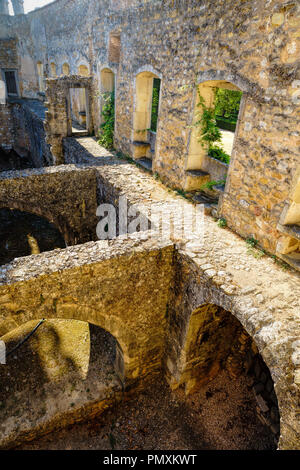 Château de murs pour le 12e siècle Couvent de Tomar construit par les Templiers -Tomar, Portugal Banque D'Images