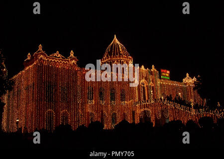 Dhaka, Bangladesh - 29 novembre 2008 : La vue de nuit sur ahsan manzil. Ahsan Manzil a été le palais résidentiel et siège de l'Nawab de Dhaka Banque D'Images