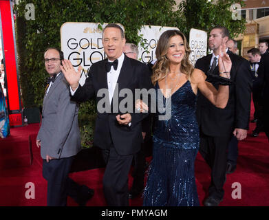 Acteur Tom Hanks et sa femme Rita Wilson assister à la 71e assemblée annuelle Golden Globe Awards au Beverly Hilton de Los Angeles, CA le dimanche, Janvier 12, 2014. Référence #  32222 Fichier 260CCR pour un usage éditorial uniquement - Tous droits réservés Banque D'Images