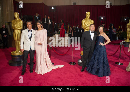 Oscar®-acteur nommé Matthew McConaughey (L), Camila Alves, Oscar®-acteur nommé Jonah Hill et Sharon Lyn Chalkin arrivent pour la diffusion de l'ABC en direct 86e Oscars® au Théâtre Dolby®, le 2 mars 2014 à Hollywood, CA. Référence de fichier #  32268 200 pour un usage éditorial uniquement - Tous droits réservés Banque D'Images