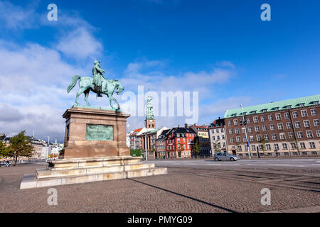 La statue équestre de Frédéric VII sur Slotsplads de Christiansborg à Copenhague, Danemark Banque D'Images