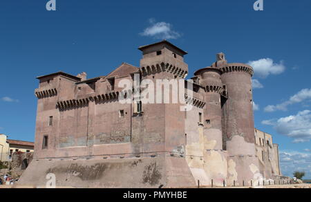 Château médiéval de Santa Severa perché sur la mer Banque D'Images