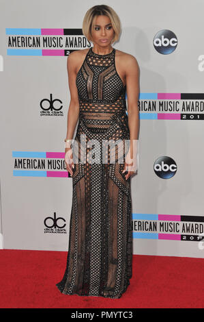 Ciara au American Music Awards 2013. Arrivants tenue au Nokia Theater L.A. Vivre le 24 novembre 2013 à Los Angeles, CA. Photo par PictureLux RPAC RPAC / Référence de dossier 32192 065RPAC01 pour un usage éditorial uniquement - Tous droits réservés Banque D'Images