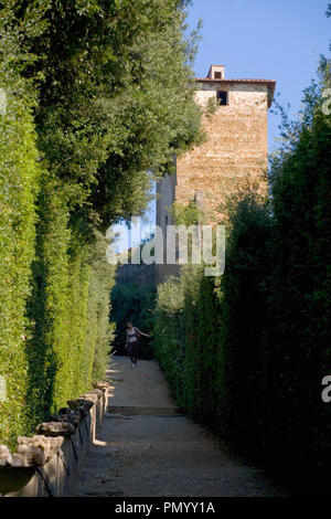 La tour de défense, et la Fontana dei Mostaccini (littéralement, Fontaine du laid), Jardins de Boboli, Florence, Toscane, Italie Banque D'Images