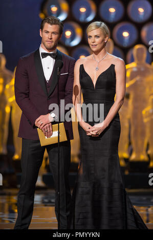 Chris Hemsworth et Charlize Theron présente lors de la diffusion de l'ABC en direct des Oscars® à partir de la technologie Dolby® Theatre à Hollywood, CA, dimanche 2 mars 2014. Référence de fichier #  32268 544 pour un usage éditorial uniquement - Tous droits réservés Banque D'Images