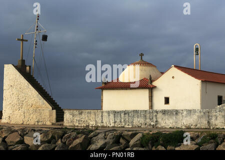 Humble chapelle Notre Dame de Guia (orientation) de l'onzième siècle près de la mer, à Vila do Conde, Porto. C'est un lieu de pèlerinage de portugues Banque D'Images