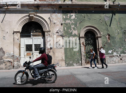 Barra Hidalgo brasserie dans le centre historique d'Hermosillo, Sonora. Façade, à l'extérieur, house, old, couleur verte, architecture, lumière du jour, dailylife Banque D'Images
