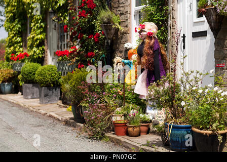 Rainow Cottages - Scarecrow Banque D'Images