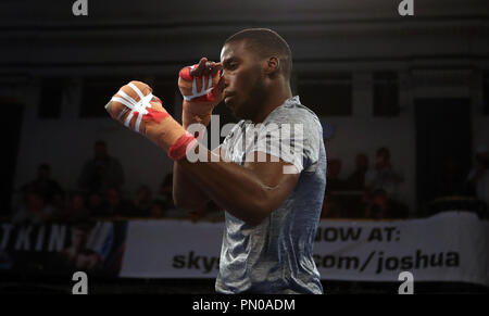 Lawrence Okolie au cours de l'entraînement à York Hall, Londres. Banque D'Images