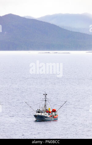 Bateau de pêche 'Old Salt" à l'extrémité nord de l'île de Vancouver, Colombie-Britannique, Canada Banque D'Images