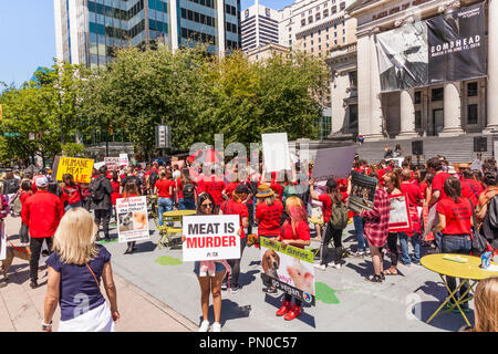 Un végétalien de protestation à l'extérieur de la galerie d'Art à Hornby Street, Vancouver, British Columbia, Canada Banque D'Images