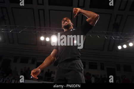 Anthony Joshua au cours de l'entraînement à York Hall, Londres. Banque D'Images