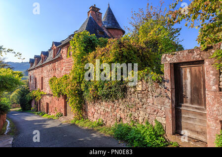 France, Corrèze, vallée de la Dordogne, Collonges la Rouge, étiqueté Les Plus Beaux Villages de France (Les Plus Beaux Villages de France), village bui Banque D'Images