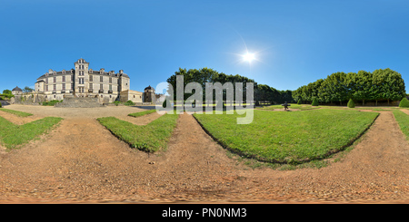 Vue panoramique à 360° de Le château des Ducs d'Epernon et son jardin à Cadillac - France