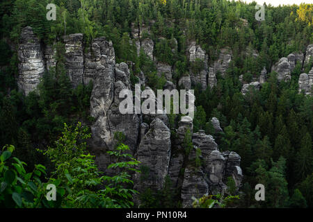 Paysages de la Suisse saxonne - est la partie allemande de montagnes de grès de l'Elbe. Banque D'Images