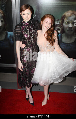 Karen Gillan et Annalise Basso à l'examen préalable de la relativité Media's ''.'Oculus Arrivants tenue au Chinois TCL 6 cinémas à Hollywood, CA, le 4 avril 2014. Photo par : Richard Chavez / PictureLux Banque D'Images