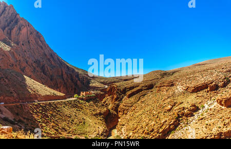 Spectecular paysage de montagne à côté de gorges du Dadès au Maroc Banque D'Images