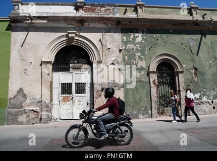 Barra Hidalgo brasserie dans le centre historique d'Hermosillo, Sonora. Façade, à l'extérieur, house, old, couleur verte, architecture, lumière du jour, dailylife Banque D'Images