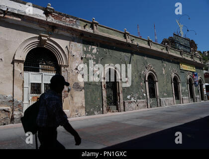 Barra Hidalgo brasserie dans le centre historique d'Hermosillo, Sonora. Façade, à l'extérieur, house, old, couleur verte, architecture, lumière du jour, dailylife Banque D'Images