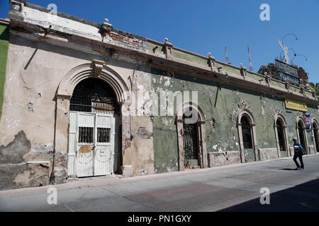 Barra Hidalgo brasserie dans le centre historique d'Hermosillo, Sonora. Façade, à l'extérieur, house, old, couleur verte, architecture, lumière du jour, dailylife Banque D'Images