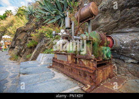 L'un des cinq petit village construit sur la côte du parc national des Cinque Terre - Manarola - ligury - Italie Banque D'Images