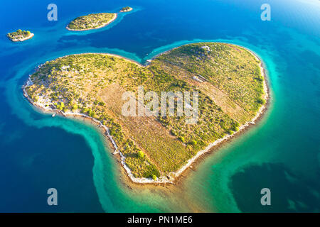 L'île en forme de coeur de Galesnjak en vue aérienne de l'archipel de Zadar, Dalmatie Région de la Croatie Banque D'Images