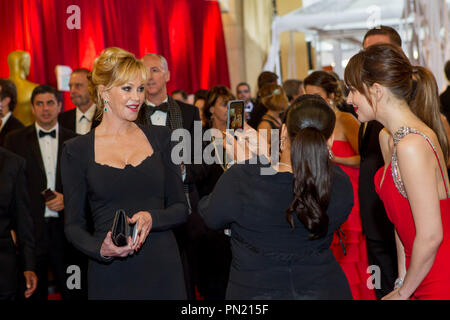 Melanie Griffith et Dakota Johnson arrivent pour la diffusion de l'ABC en direct 87e Oscars® au Dolby® Theatre à Hollywood, CA le Dimanche, Février 22, 2015. Référence de fichier #  32566 110 THA pour un usage éditorial uniquement - Tous droits réservés Banque D'Images