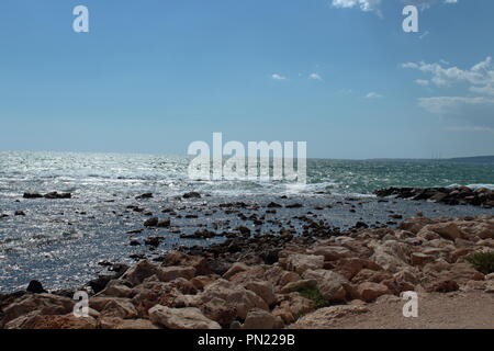 Avec la mer des rochers Banque D'Images