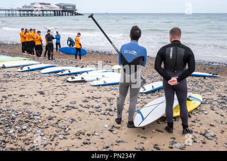 Classe de surf sur la plage de Cromer, Norfolk UK Banque D'Images