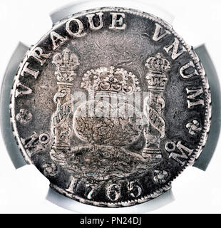 Silver Dollar Espagnol datée du 1765 que l'on appelle parfois des pièce de huit. Utilisé par les pirates comme l'argent de l'argent. Banque D'Images