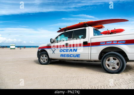 MIAMI BEACH, USA - 10 juin 2018 : Sauvetage des patrouilles en voiture de l'océan la plage Banque D'Images