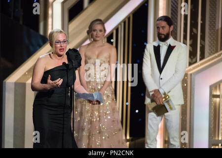 Patricia Arquette accepte le Golden Globe pour la meilleure interprétation féminine DANS UN RÔLE DE SOUTIEN DANS UN FILM pour son rôle dans "BOYHOOD" à la 72e assemblée annuelle Golden Globe Awards au Beverly Hilton de Los Angeles, CA le dimanche 11 janvier 2015. Référence #  32536 Fichier 740CCR pour un usage éditorial uniquement - Tous droits réservés Banque D'Images