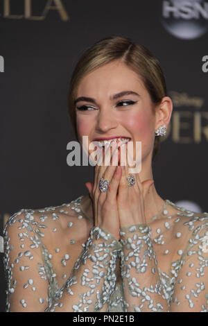 Lily James 03/01/2015 La première mondiale de 'Cinderella' tenue à El Capitan Theatre à Hollywood, CA Photo par Izumi Hasegawa / / PictureLux HNW Banque D'Images