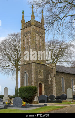 Tour de l'horloge de l'église en pierre et de l'Eglise en Irlande du Nord à St Matthew's Broomhedge Banque D'Images