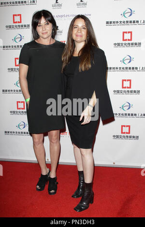 Shannen Doherty, Holly Marie Combs 2016/01/27 LA Art Show et Los Angeles Fine Art Show 2016 Soirée d'ouverture de la premiere partie bénéficiant St Jude Children's Research Hospital tenue à Los Angeles Convention Center à Los Angeles, CA Photo par Kazumi Nakamoto / HNW / PictureLux Banque D'Images