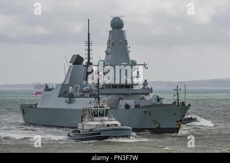 Navire de la Royal Navy le HMS Diamond, un destroyer de Type 45 retour à Portsmouth, Royaume-uni le 19/9/18 après patrouiller dans l'Atlantique, de la mer Baltique et les eaux d'accueil. Banque D'Images