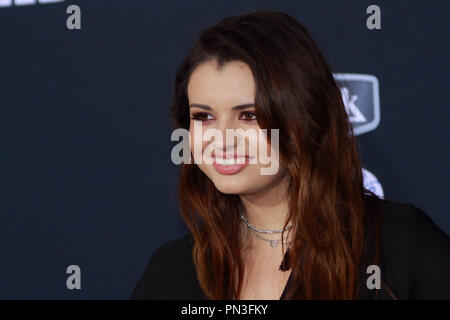 Rebecca Black, à la première mondiale de Universal Pictures' 'Pitch Perfect 2' qui s'est tenue lors de la Nokia Theatre L.A. Vivre à Los Angeles, CA, le 8 mai 2015. Photo par Joe Martinez / PictureLux Banque D'Images