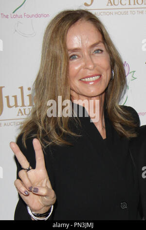 Barbara Bach 12/01/2015 Propriété de la Collection de Ringo Starr & Barbara Bach Réception VIP tenue à Julien's Auctions Gallery de Los Angeles, CA Photo par Izumi Hasegawa / HNW / PictureLux Banque D'Images