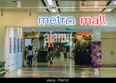 Bangkok, Thaïlande - 23 Avril 2017 : personnes non identifiées sont les boutiques et dans Metro Mall à Kamphaeng Phet MRT Station Chatuchak, Chatu Banque D'Images